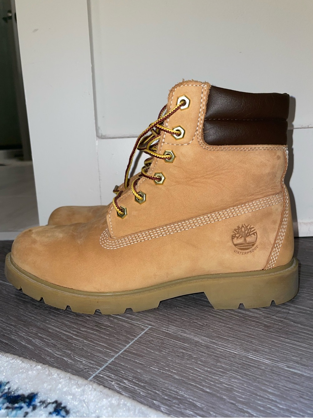 Womens Classic Timberland Wheat Lace-Up Boots with Dark Brown Collar Waterproof